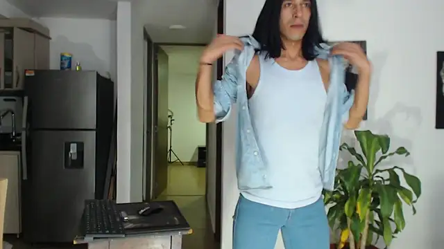 Ferotic_SexAddict Show Webcam