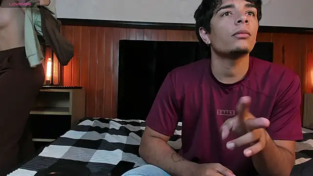 CuteButHarder Pertunjukan Webcam