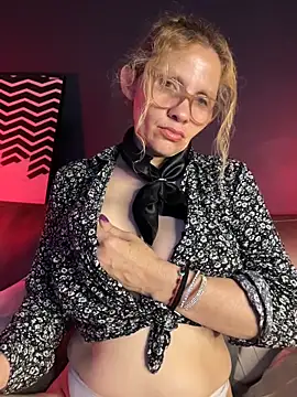 Chatroom XXX en direct de EvangelineLove_