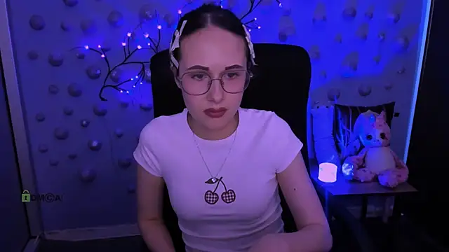 Chatroom XXX en direct de mona_cloud