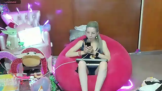 Skinygirl webkamerás műsora