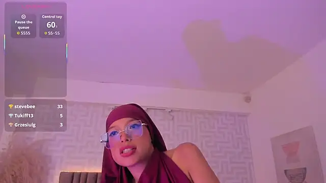 naishaa_ Show in webcam