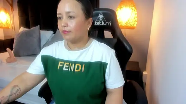 linda_rios_ Adlı Modelin Canlı Sohbet Odası