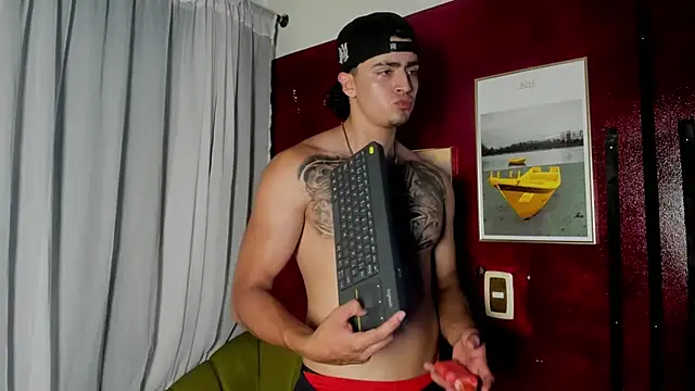 elliot_colton Show in webcam