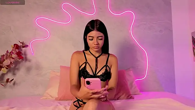 EmilyWhite1 Live XXX-chat