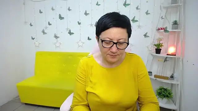 EmilyL0ve Adlı Modelin Canlı XXX Sohbeti