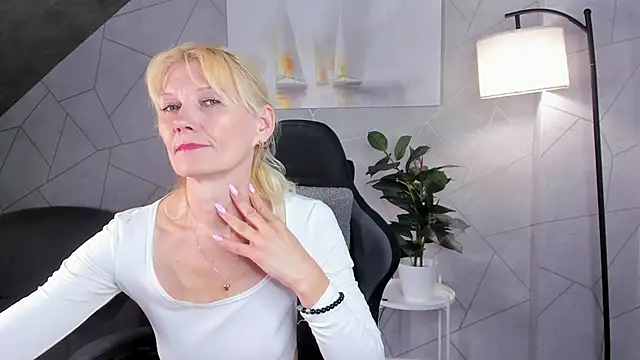 Czat XXX na żywo – Julie_Lucas