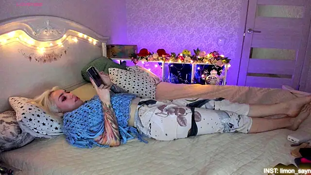 LillyMoure_ Chat XXX in diretta