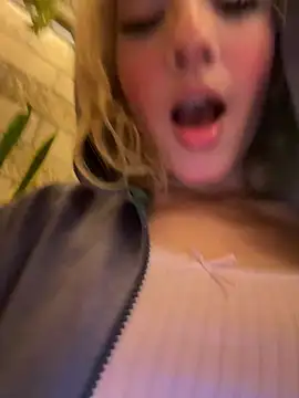 XXX chat uživo modela SweetBunnyGF