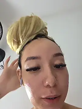 Chat +18 de alaia_princess ao vivo