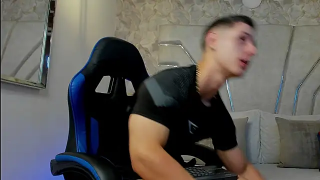 MAXTHOMSON élő XXX-chatje