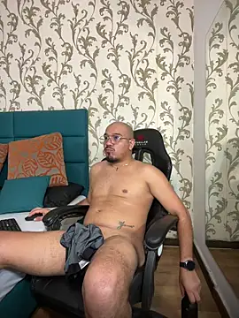 Dante_Goldt: διαδικτυακό σόου στην κάμερα
