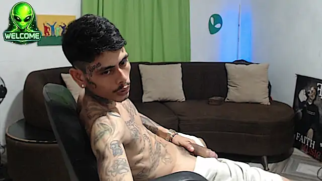 alpha_zom – webcam-show