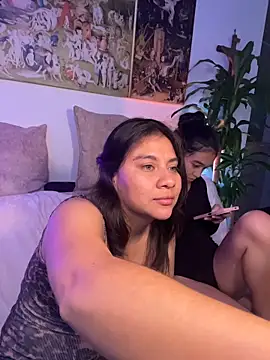 Poli_amor2025's Webcam Show