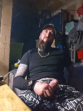 Beardedtattood 网络视讯表演