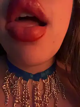 zahra_Jalidn Webbikameraesitys