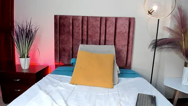 AnnaDenver's Live XXX Chat