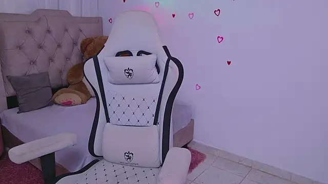 BrunetteAdams001's Webcam Show