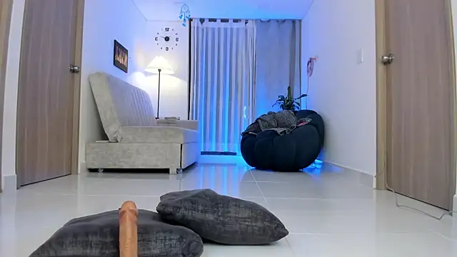 NikaVelvet1 Adlı Modelin Canlı XXX Sohbeti