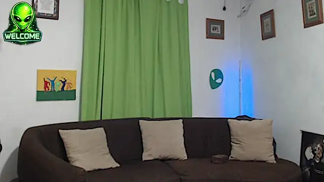 Show modela alpha_zom na web-kameri