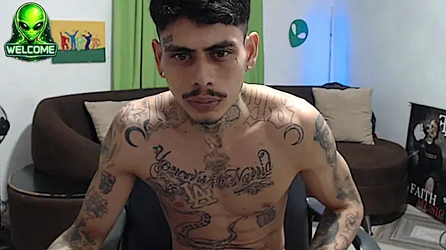 alpha_zom Webcam Show