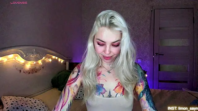 LillyMoure_: онлайн-секс-чат