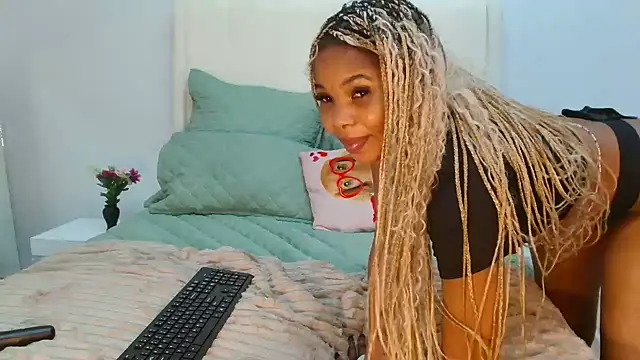 ELAINE_xXxX élő XXX-chatje