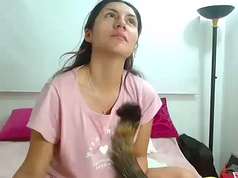 Violet_Donell Adlı Modelin Canlı XXX Sohbeti