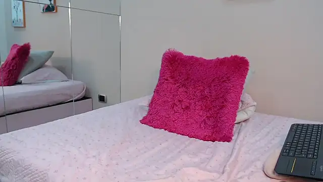 Show modela zooombee na web-kameri