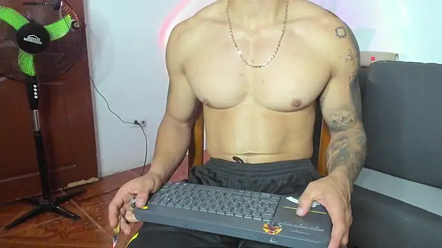Chat XXX ao vivo de AlexRoyce_