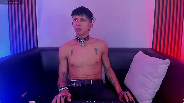Maximoking26's Live XXX Chat