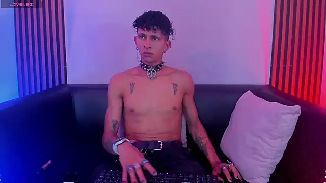 Maximoking26 Show Webcam