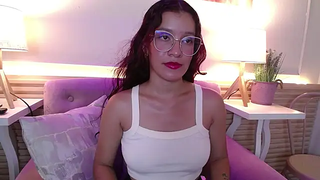 BrianaGaging's Live XXX Chat