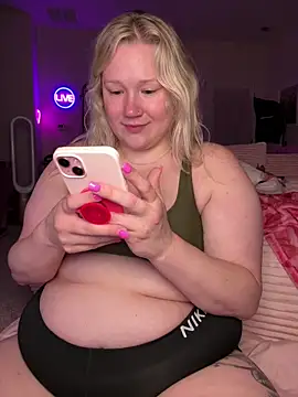 PiggyRose Live XXX Chat