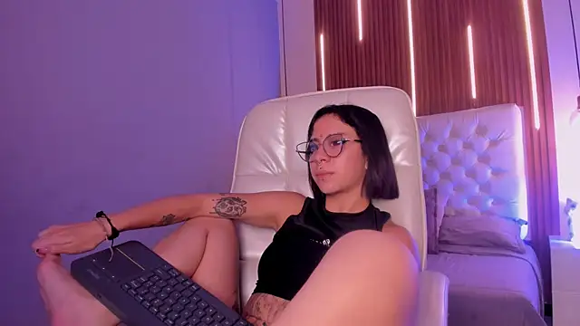 XXX chat uživo modela ZamabyCrucie