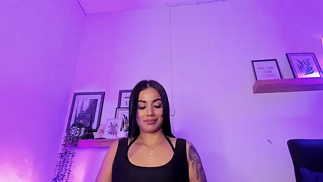 GabiHills Adlı Modelin Canlı XXX Sohbeti