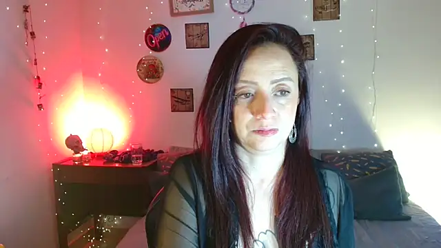 Katicalatinmilf: απευθείας συνομιλία ΧΧΧ