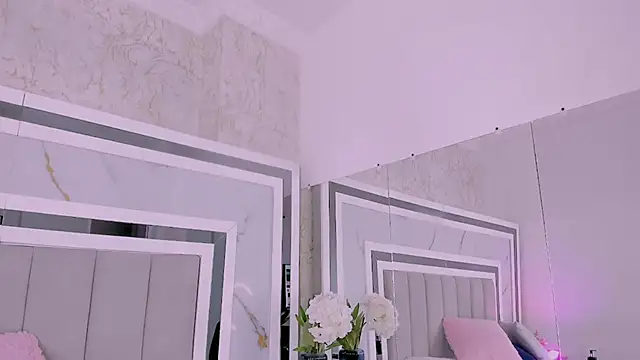 luciagray1 Adlı Modelin Canlı XXX Sohbeti
