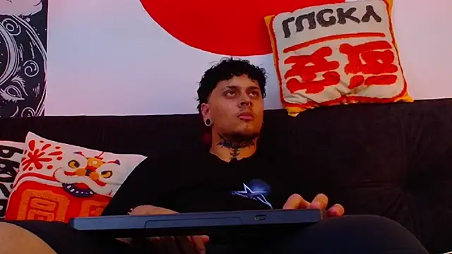 arcano__rh élő XXX-chatje