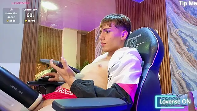 EVAN_TAY Show in webcam