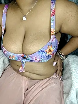 Curvy_Poojan Webbikameraesitys