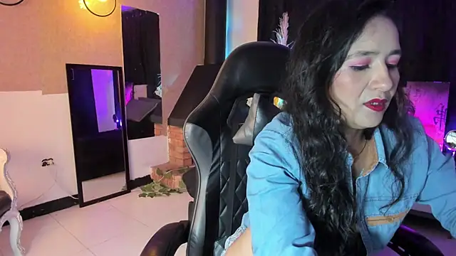 Vicky_Angeel Chat XXX in diretta