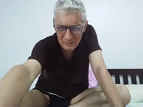 BIGUNCUTHARDCOCK 即時 XXX 聊天