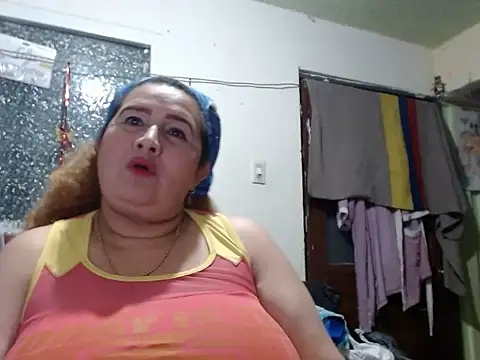 Perla1981-- Show in webcam