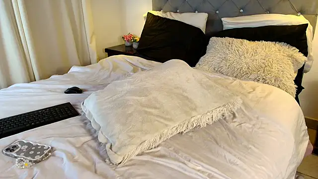 Czat XXX na żywo – Miah_hilton2