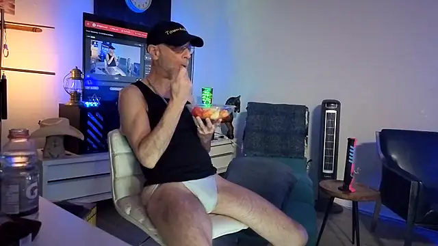 Towndude123 Show in webcam