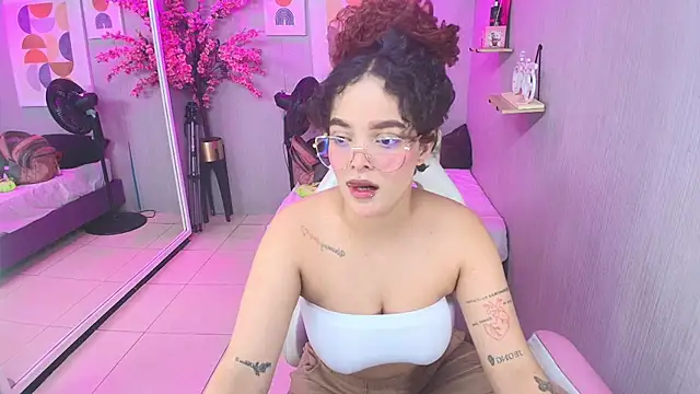 Maggy_t18's Live XXX Chat