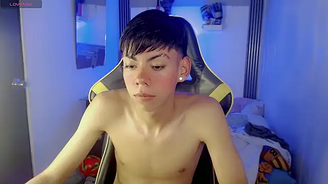 Liarr_ élő XXX-chatje