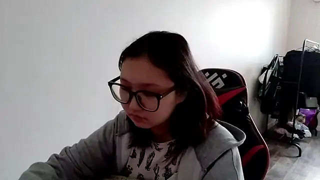 AdelineCanup – Naživo XXX chat