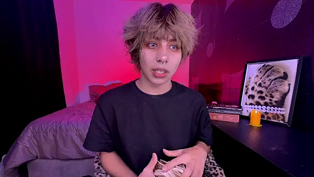 Aronn_44 Live XXX-Chat